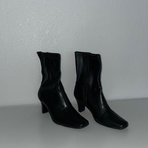 AEROSOLES black boots